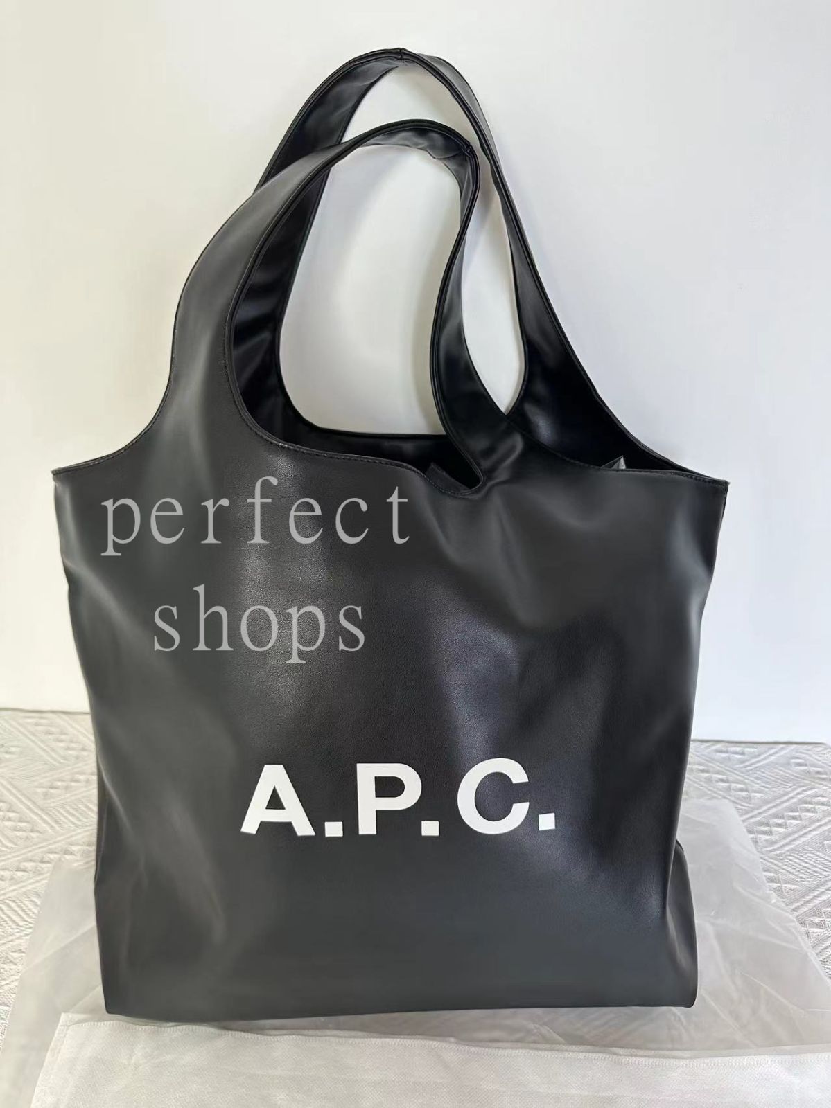 大人気 A.P.C.アーペーセー APC トートバッグ ショルダーバッグ TOTE NINON PUAAT 大容量 レディース