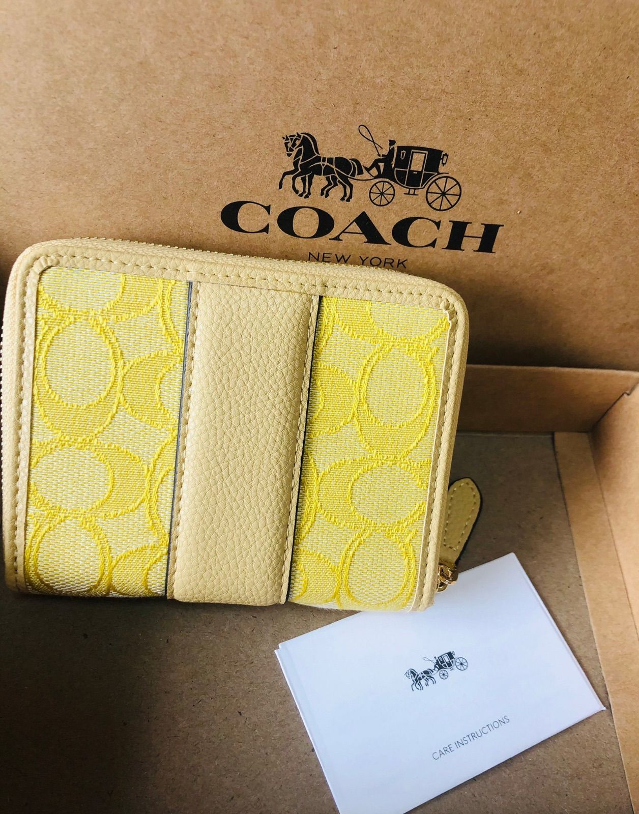 ✧新品/未使用✧ COACH コーチ コンパクトファスナー財布 型番 C8323