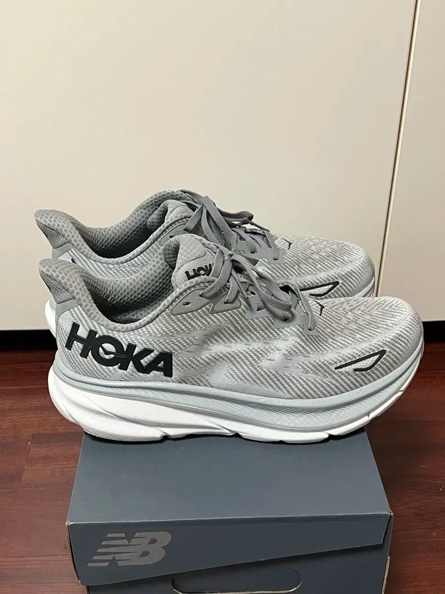 HOKA ONE ONE(ホカオネオネ) クリフトン 9 ワイド 260