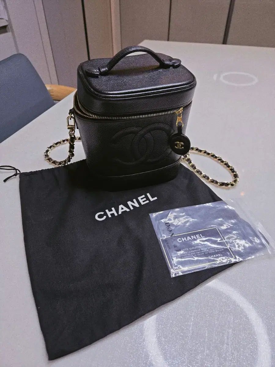Chanel シャネル バニティ キャビア コスメティックバッグ ブラック