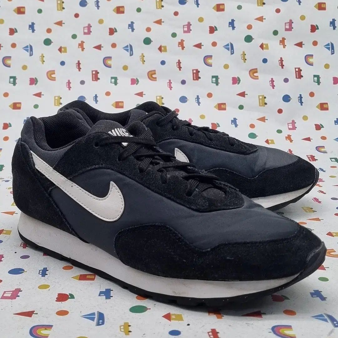 【雷市場（ポンジャン）商品韓国直送】 NIKE(ナイキ) 爆発 スニーカー 245