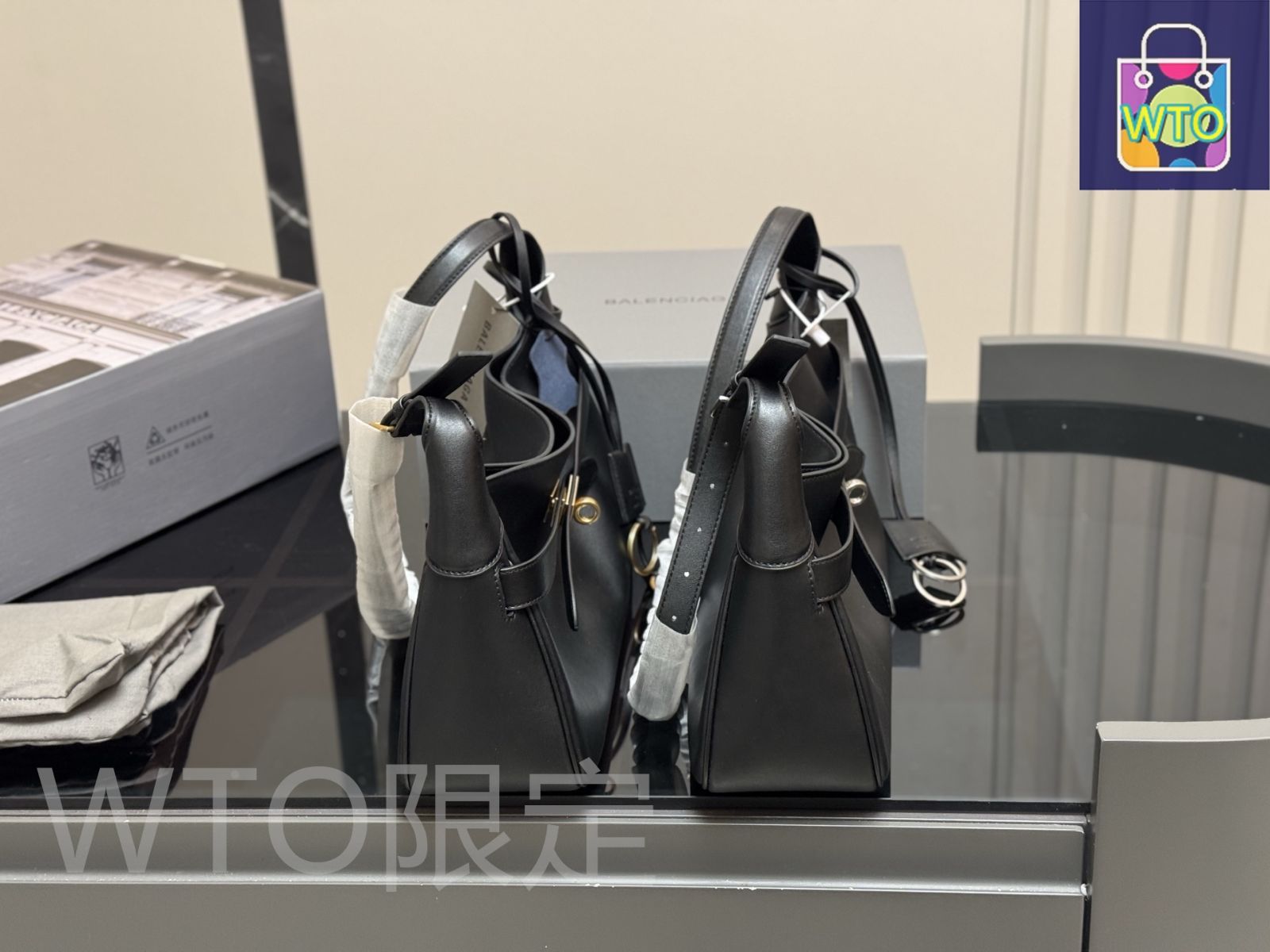 今日WTO】Balenciaga 新横型アンダーアームバッグ（34.16cm