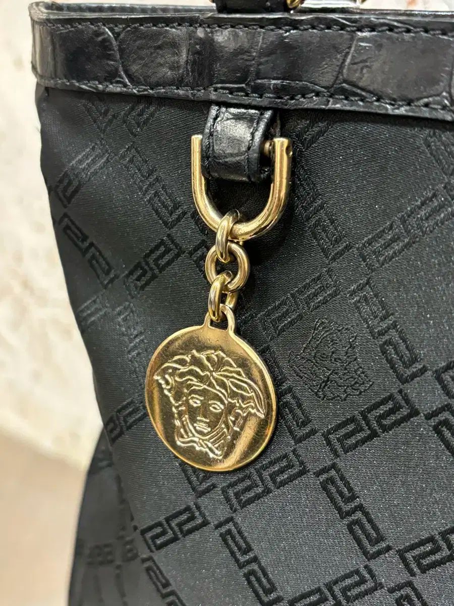 ヴェルサーチェ Versace チェーン ナイロンバッグ