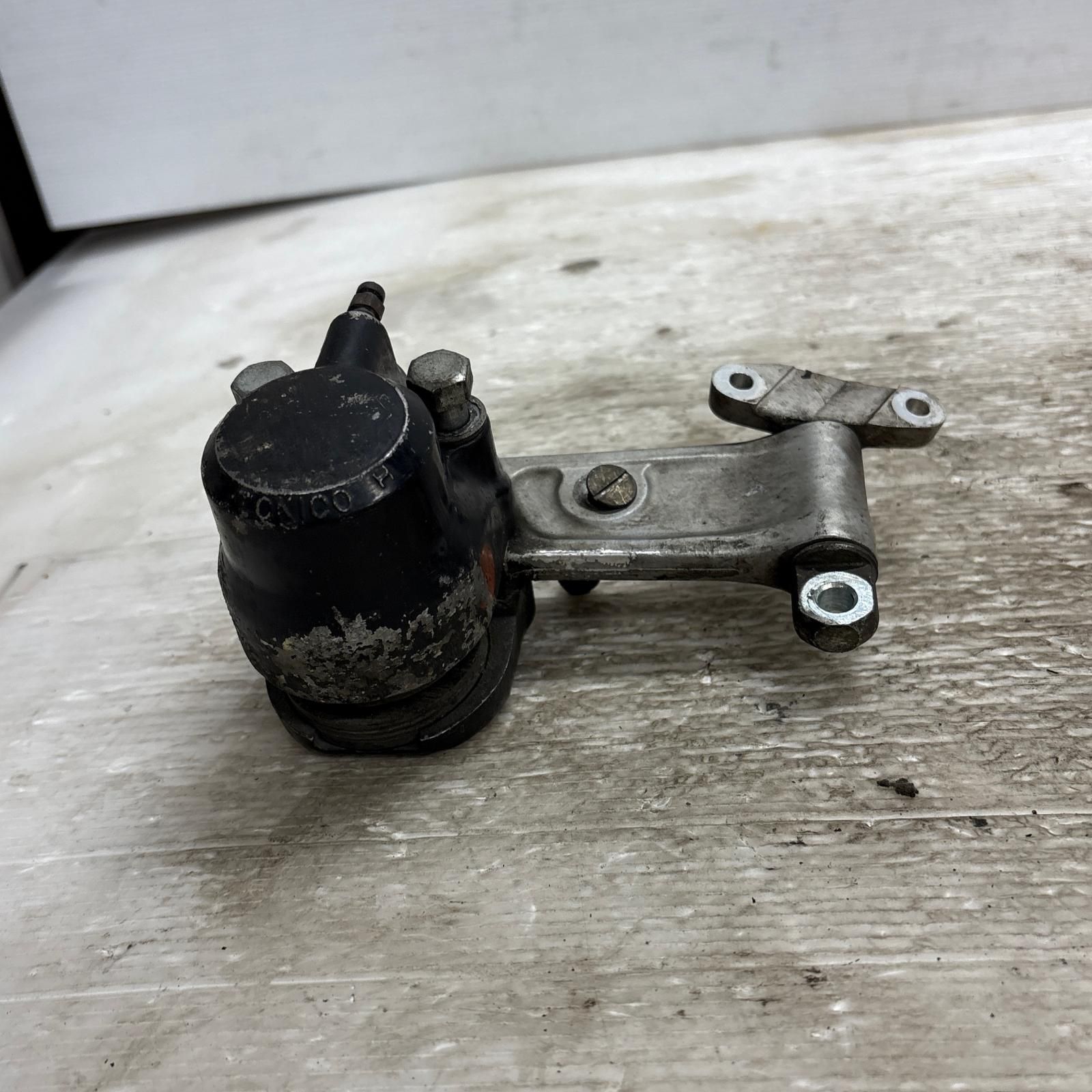 フロントキャリパー