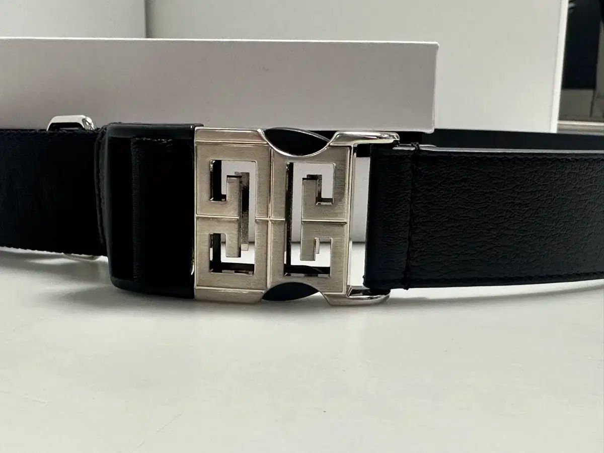 Givenchy ジバンシィ
