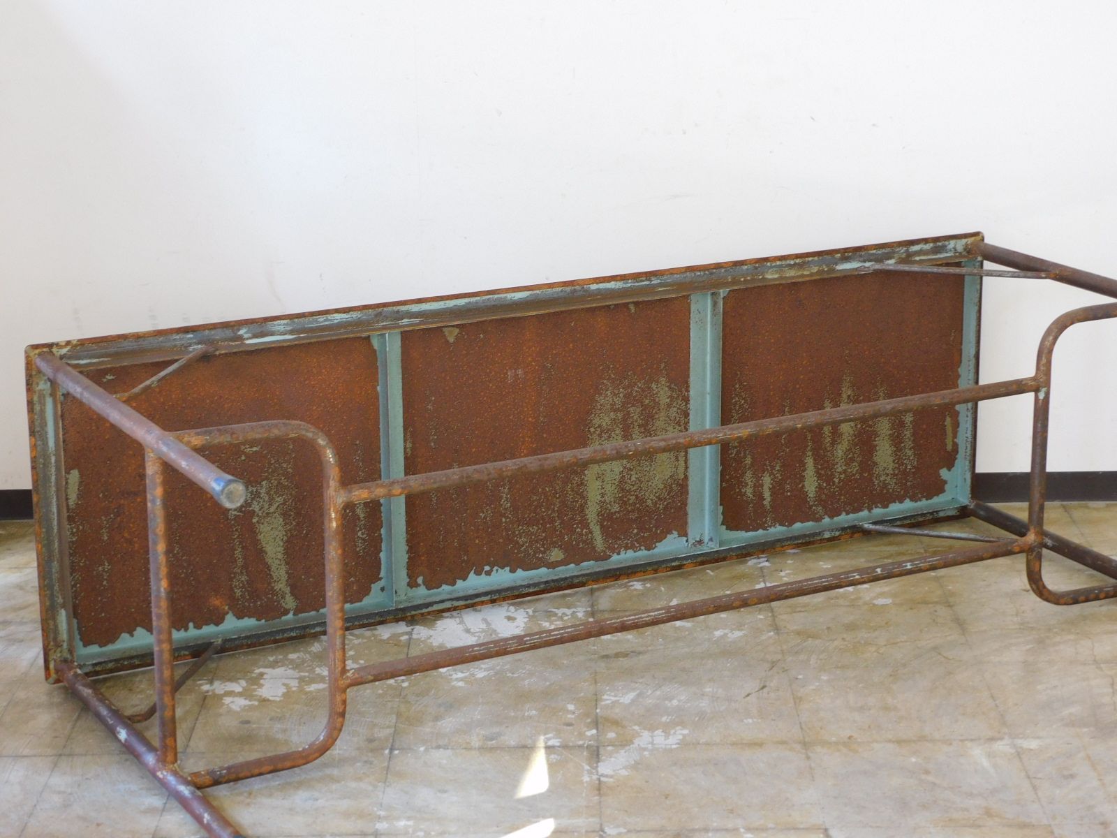 アイアンのおおきなテーブル W1800mm HK-a-05458 アンティーク 古道具 鉄脚 作業台 工業系 鉄製 カウンター 机 台 展示台 MARWIL-DEMENAGEMENTS_CH