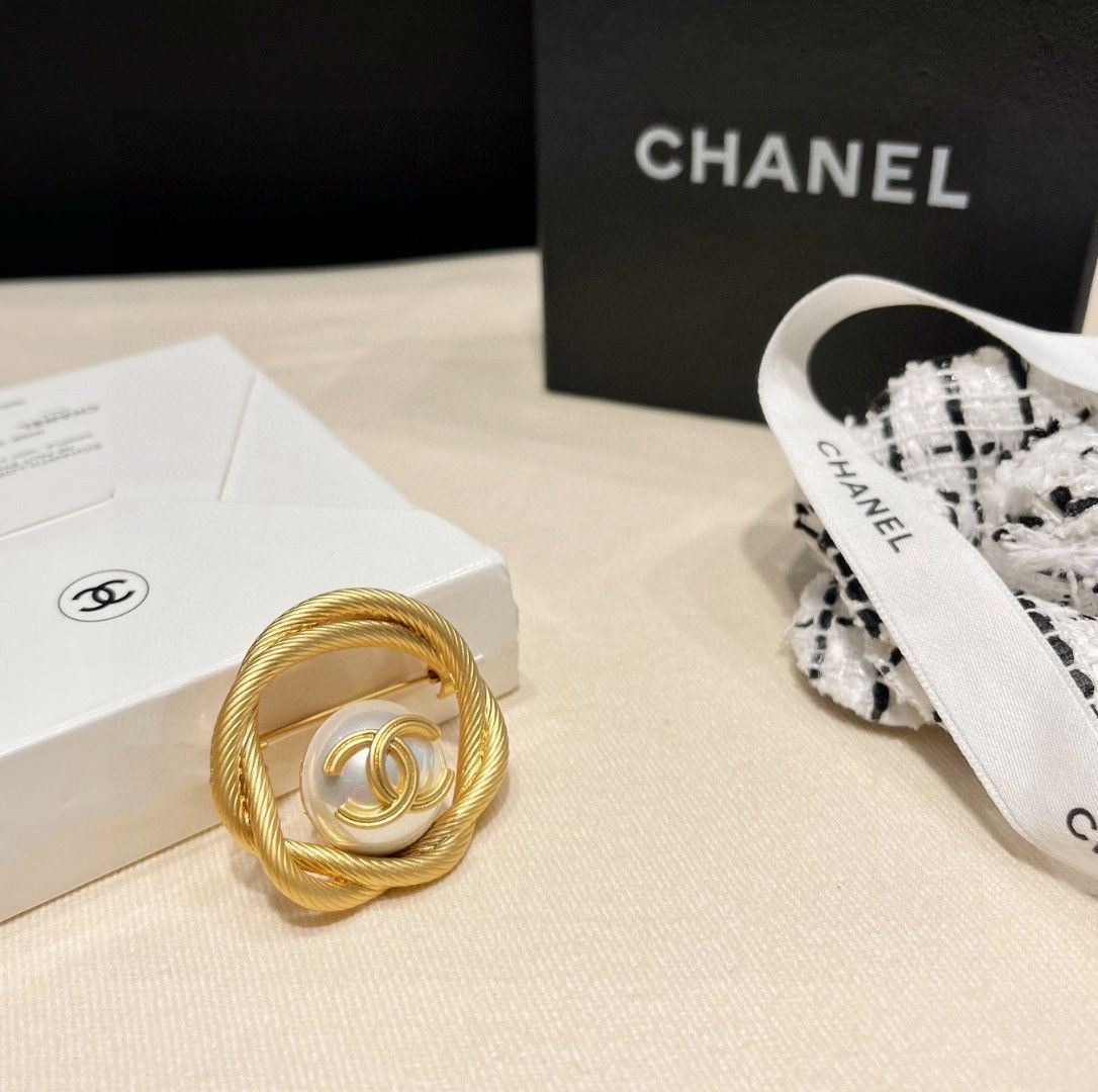 今日特価】CHANEL 最新モデル パール ヒモ アルファベット