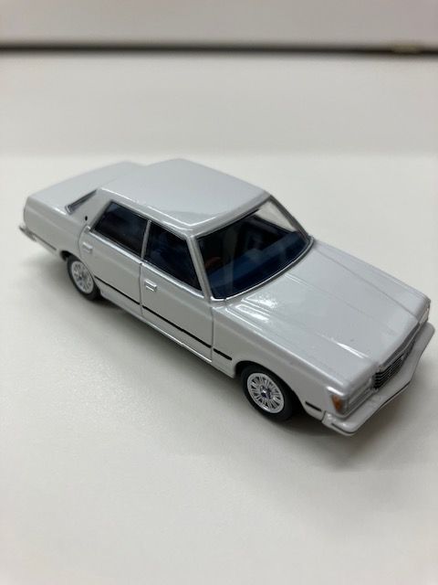 トミカ リミテッドヴィンテージネオ トヨタ クラウン 4ドア