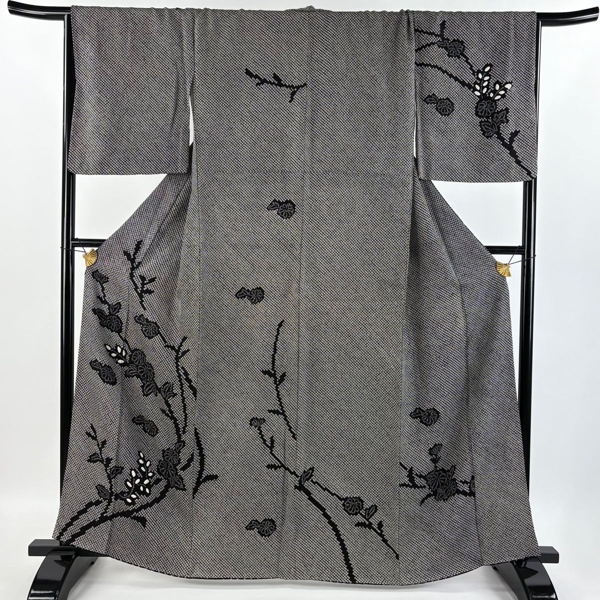 絞り浴衣　身丈164㎝ 裄 66㎝　正絹　お花 紫【中古】 浴衣 身丈161cm 裄丈64.5cm M 絞り浴衣 紫陽花 斜縞 青紫 綿 美