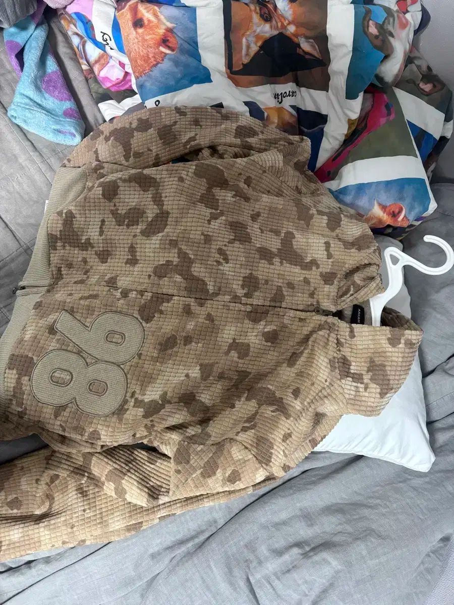  アッカム98 パッチ カモフラ ジップアップ フーディー ベージュ パーカー トップス