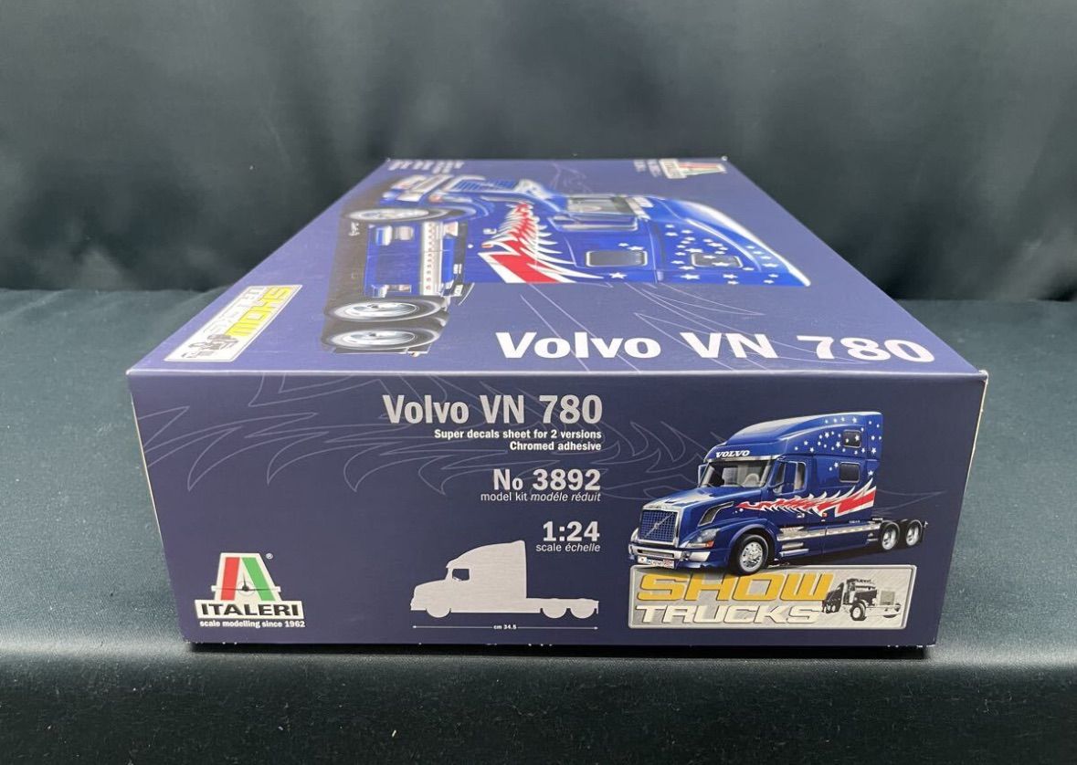 IT3892 1/24 ボルボ VN 780 トラクターヘッド プラモデル