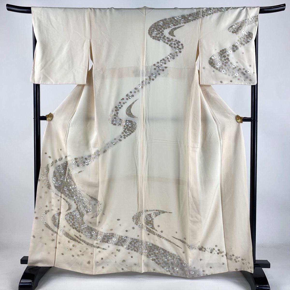 正絹　高級　金駒刺繍金彩　流水に松菊草花模様　訪問着　身丈162　裄66 金駒刺繍 金彩 菊の地模様 紋無し 付下げ 訪問着 着物 正絹 T