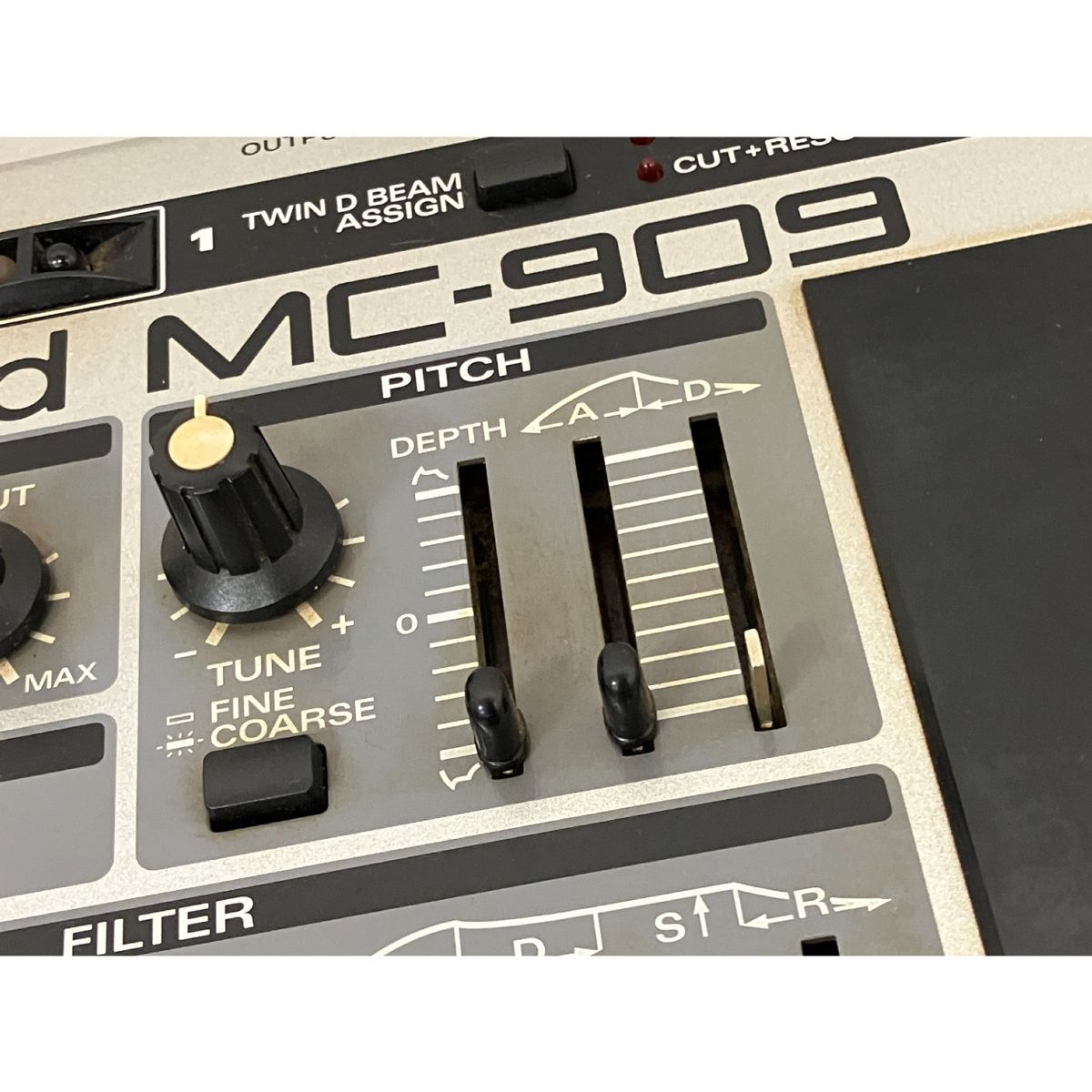 Roland MC-101 グルーヴボックス サンプラー roland_mc-