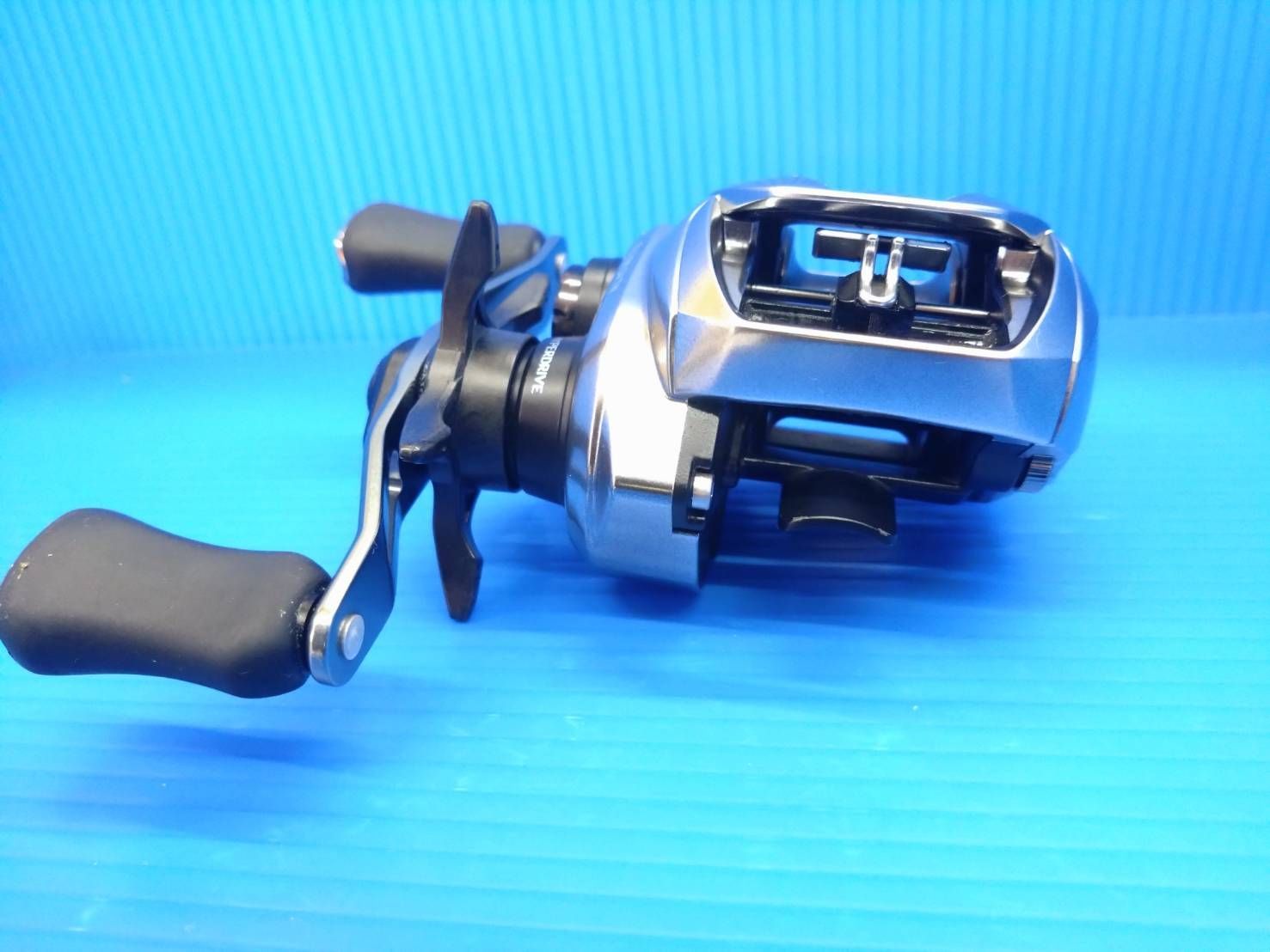 日本製 ダイワ 21ジリオン SV TW 1000 右巻き ベイト (03