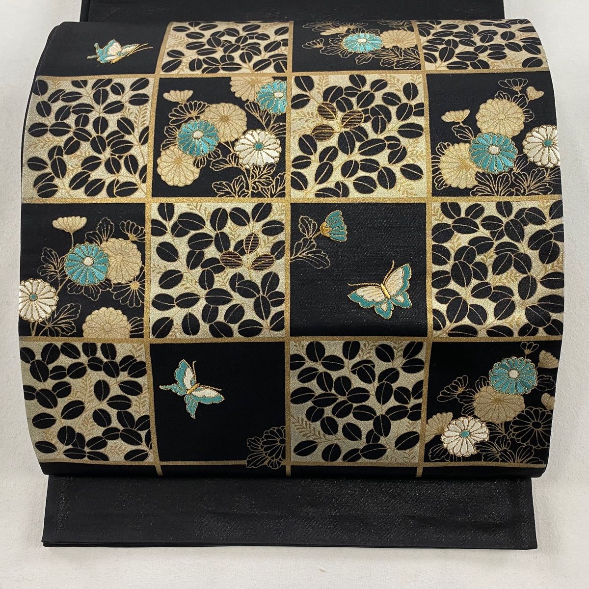 袋帯 美品 秀品 萩 蝶 金銀彩 刺繍 黒 お太鼓柄 正絹 【中古