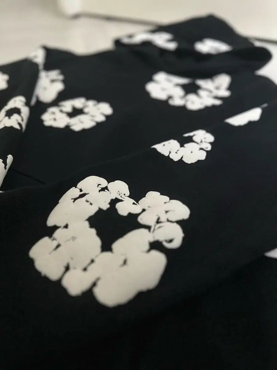 DENIM TEARS デニムティアーズ 黒 フード 売ってます M