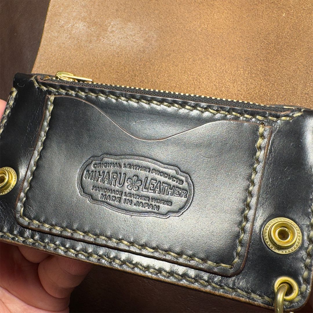 ブラック茶芯｜ミドルトラッカーウォレット