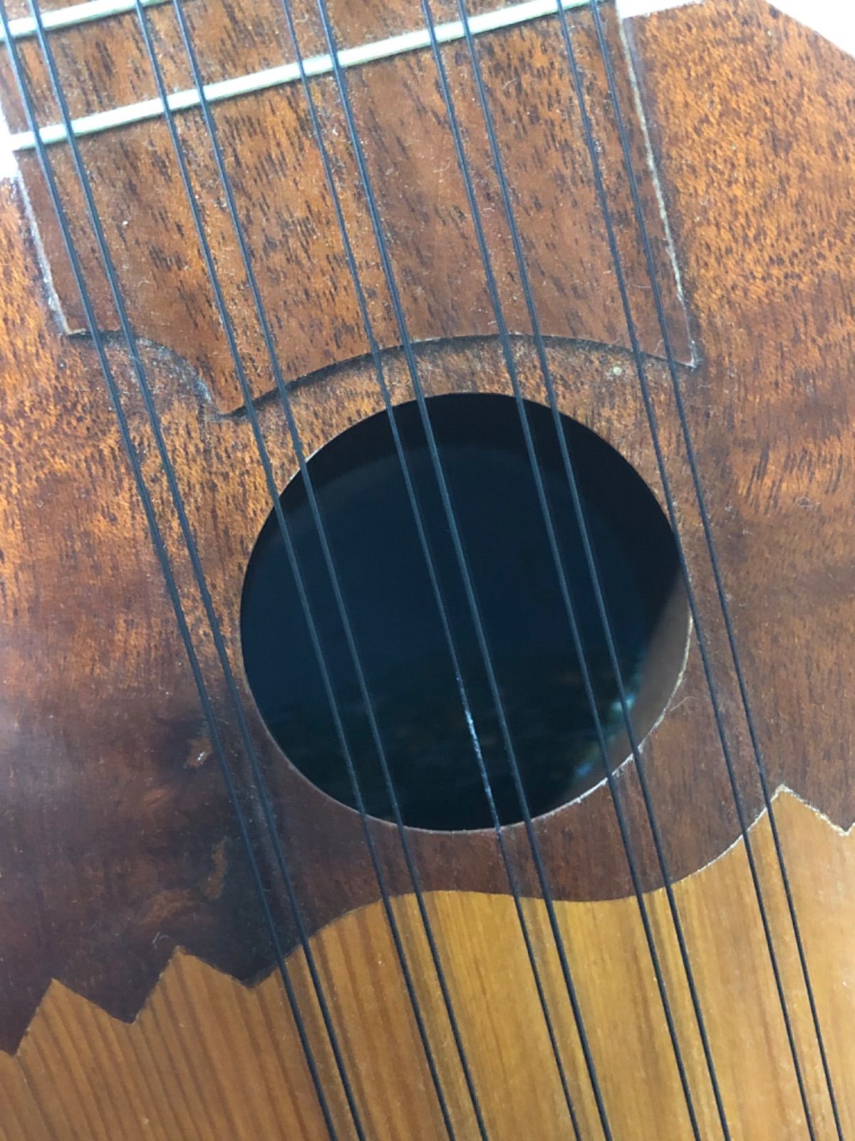 チャランゴ 民族楽器 2024 ケース付き 希少品】 チャランゴ 民族楽器