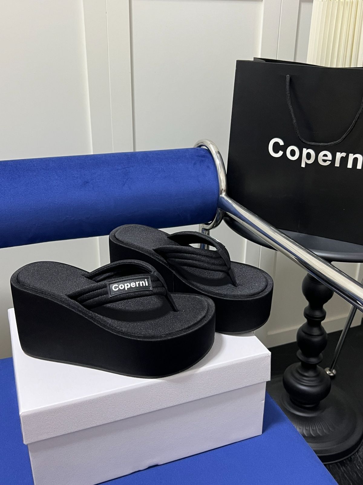 【関税込み】Coperni ブラック Branded ウェッジサンダル Coperniのブラック ウェッジサンダルがセール中