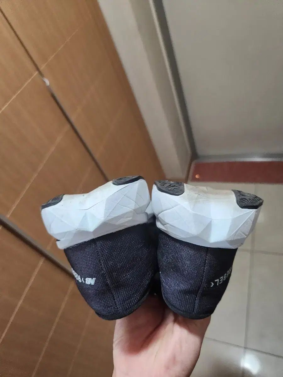 ランニングシューズ