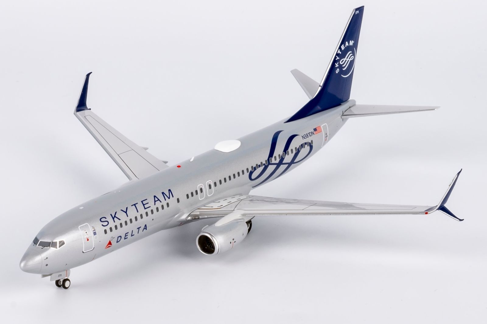 デルタ航空 737-800|w