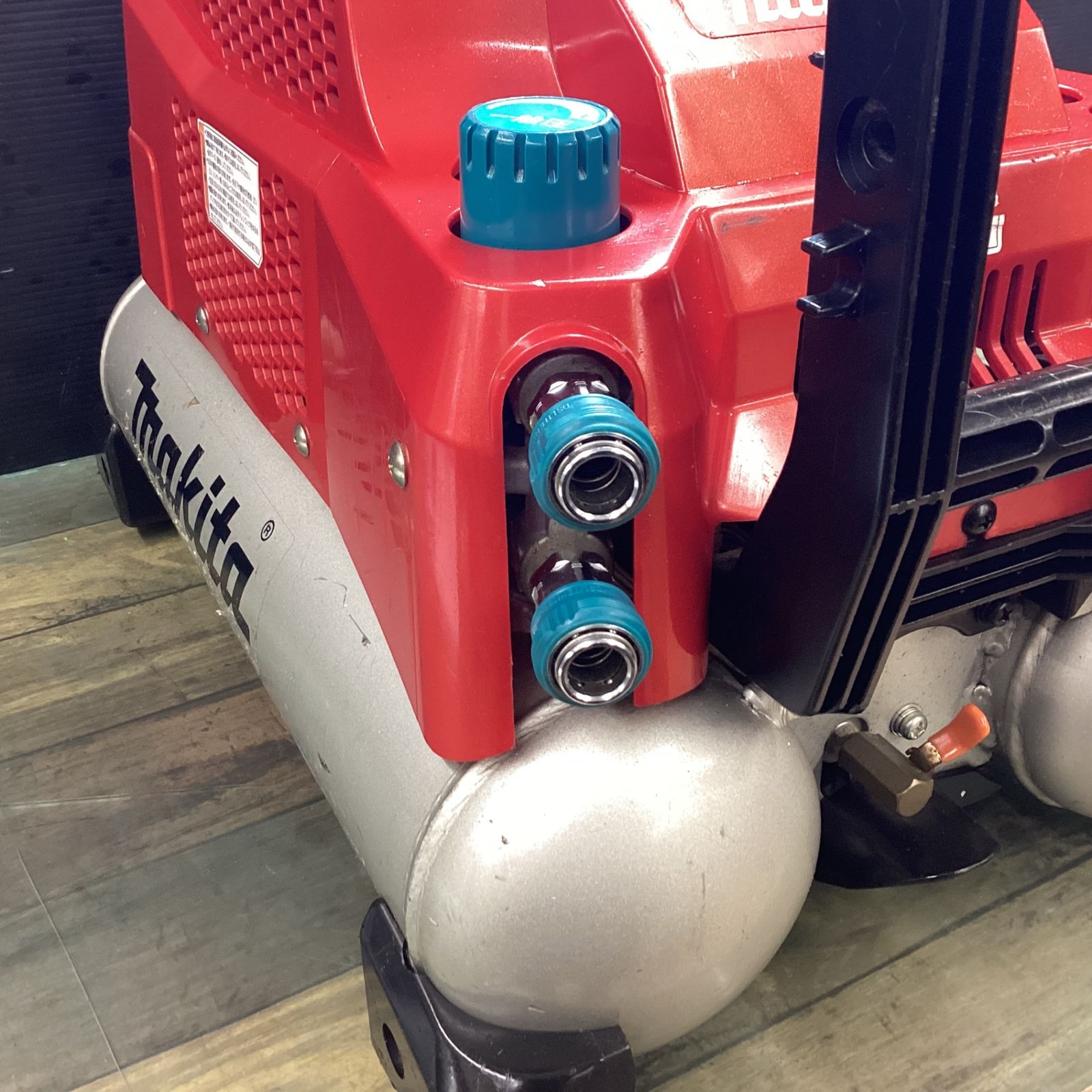 マキタコンプレッサーAC461XLレッド中古 マキタコンプレッサーAC461XLレッド中古