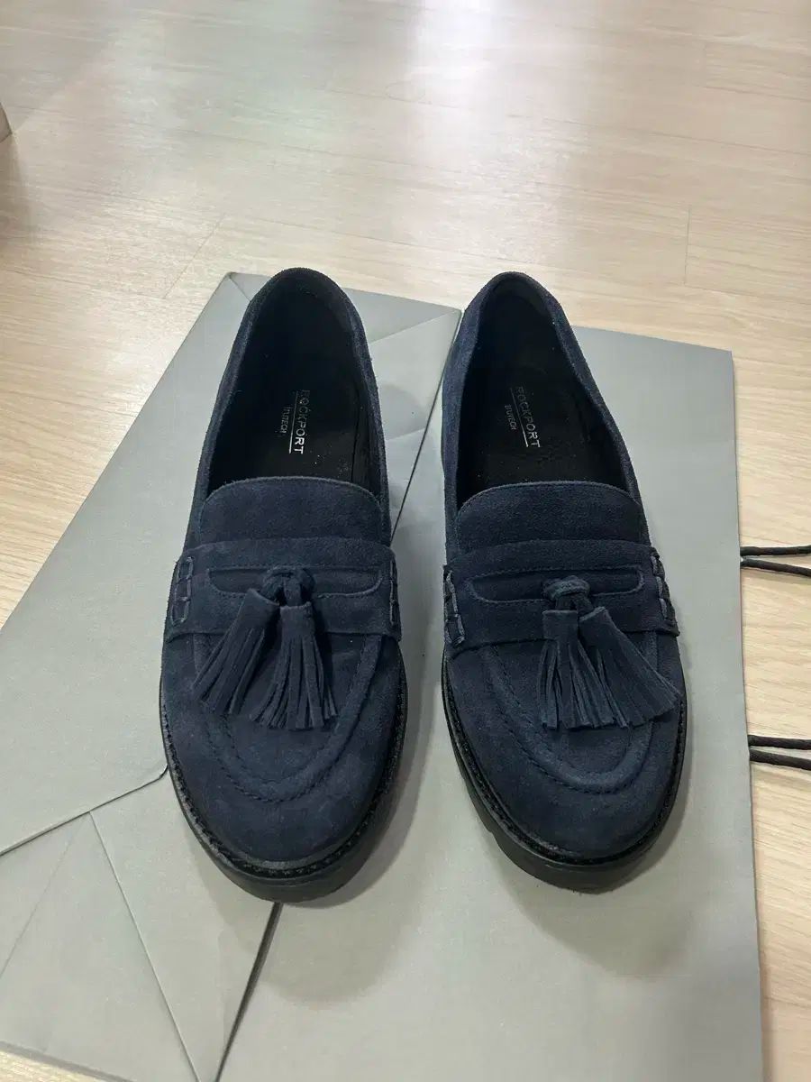 230 ROCKPORT(ロックポート) スエード ローファー (ネイビー)