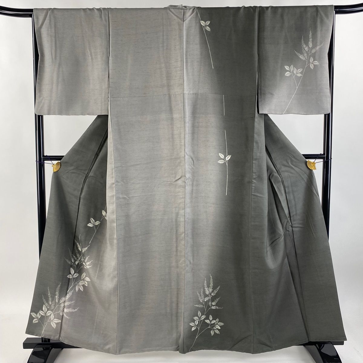 付下げ 身丈160cm 裄丈67cm M 袷 紬地 葉と実 ぼかし 灰色 正絹 秀品