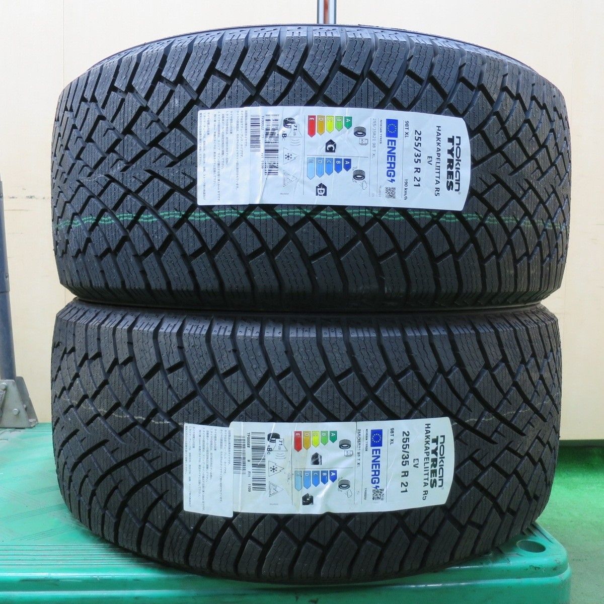 23年 2本 255 35R21 スタッドレス ノキアンタイヤ ハッカペリッタ R5 EV タイヤ 21インチ アウディ ベンツ 等 5012901イスタ