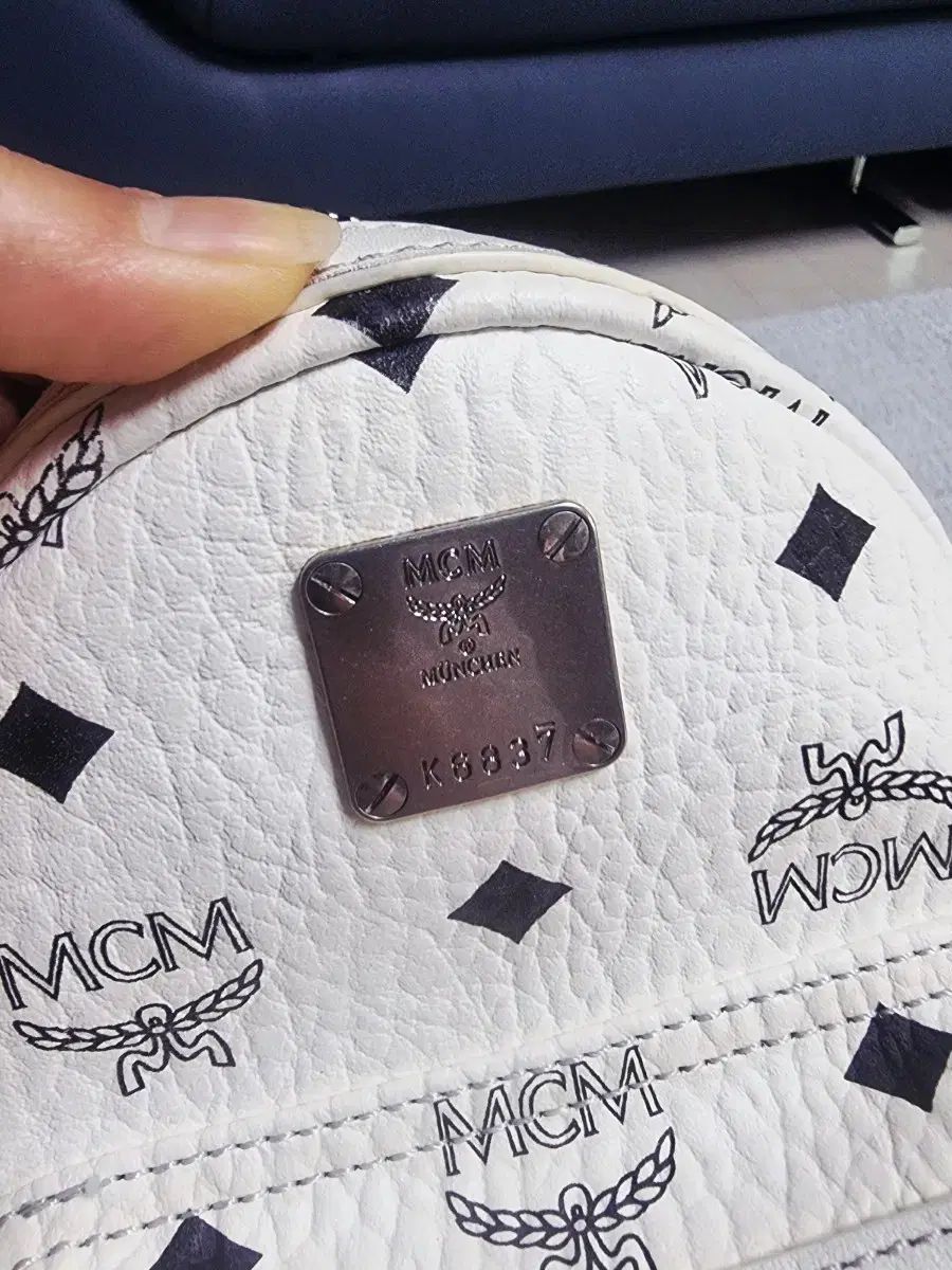 正規品 MCM リュック 白 正規品 mcm ホワイト ミニリュック エムシー