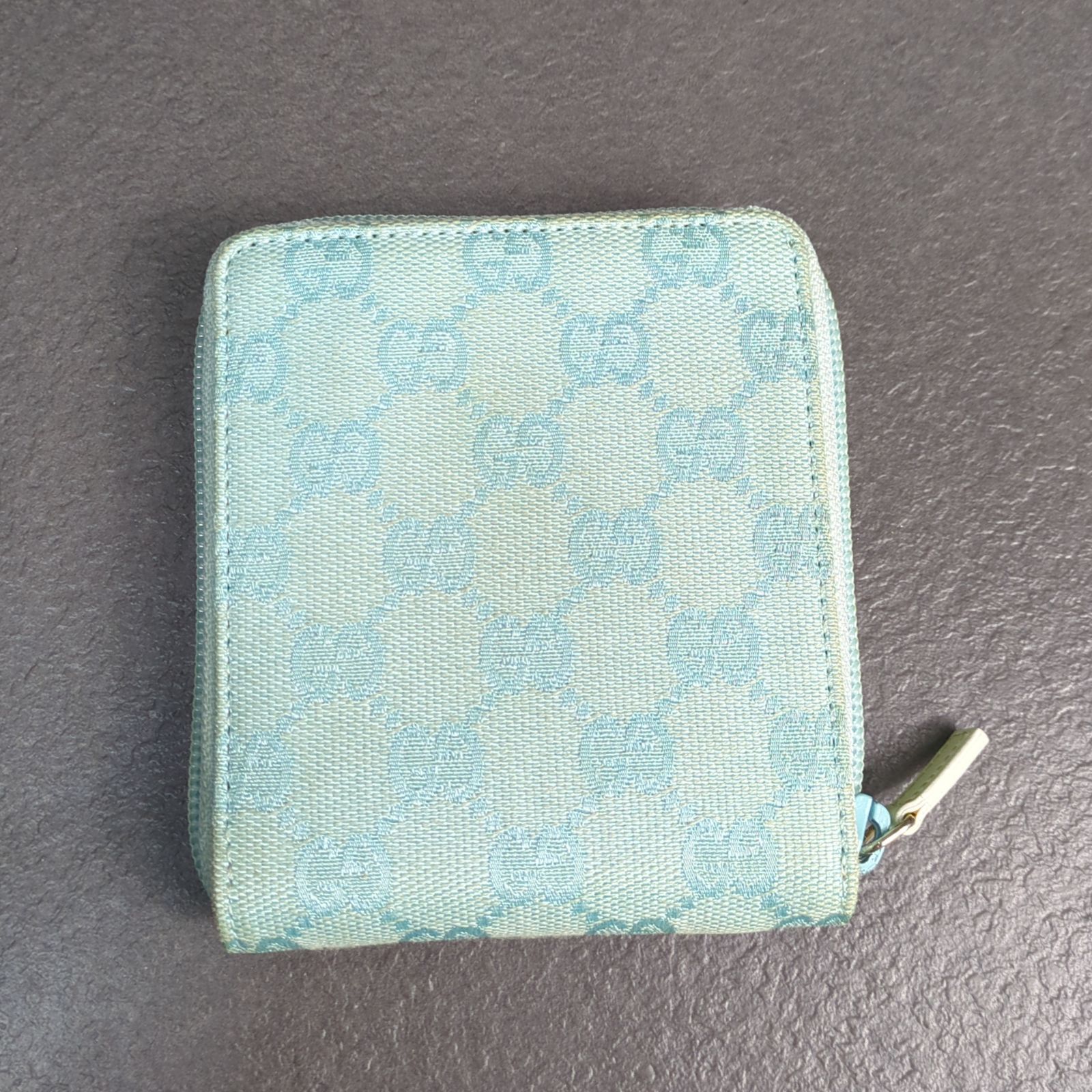 GUCCI キャンバス生地 ライトブルー ラウンドジップ 2つ折り財布