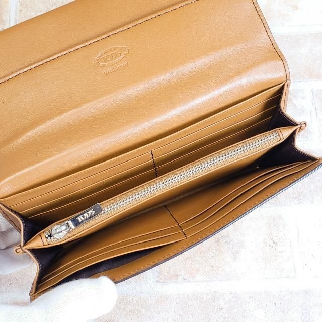 未使用 トッズ TOD's ☆ レザー フラップ 長財布 イタリア製 ベージュ 未使用 トッズ TOD's ☆ レザー フラップ 長財布 イタリア製 ベージュ
