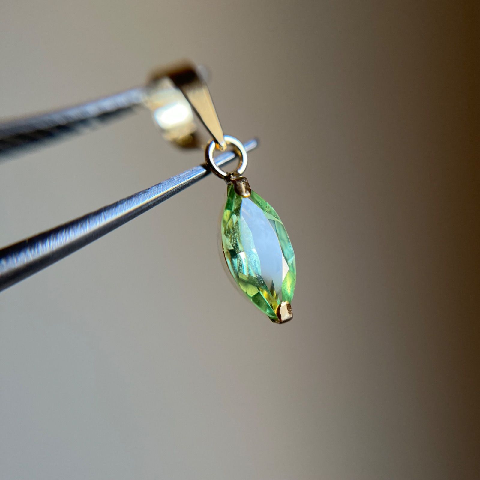 K18 天然石アレキサンドライトMQ　希少　レア　ペンダントトップ　18金 2 K18 天然石アレキサンドライトMQ 希少 レア ペンダントトップ 18金 K18