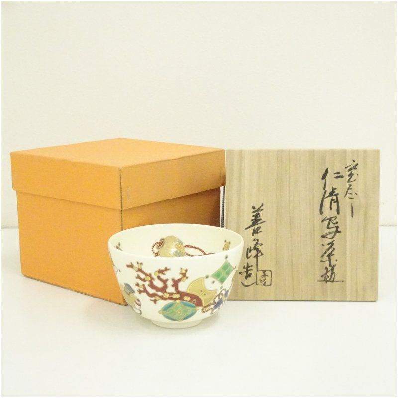 京焼 上山善峰造 仁清写宝尽くし茶碗（共箱） 茶道 抹茶 おしゃれ 抹茶