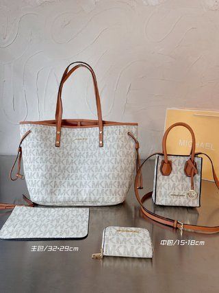 ショルダーバッグを