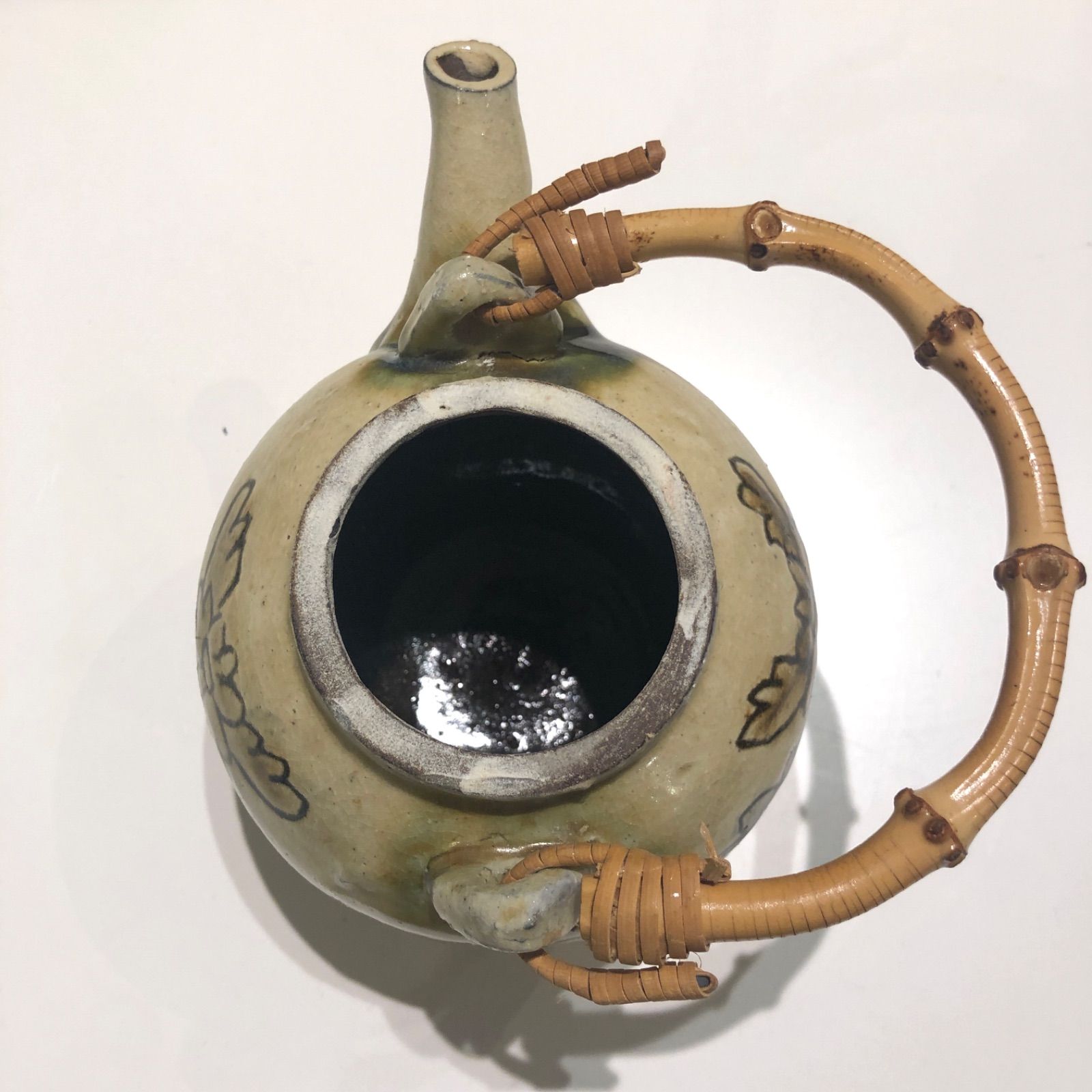 金城次郎　やちむん　壺屋時代　即購入OK 金城次郎？？壺屋焼 沖縄やちむん 線彫 魚紋 印有り