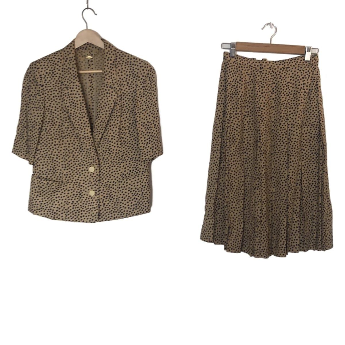 Leilian レリアン スカートスーツ レディース - ベージュ×黒 ドット柄 プリーツ 肩パッド