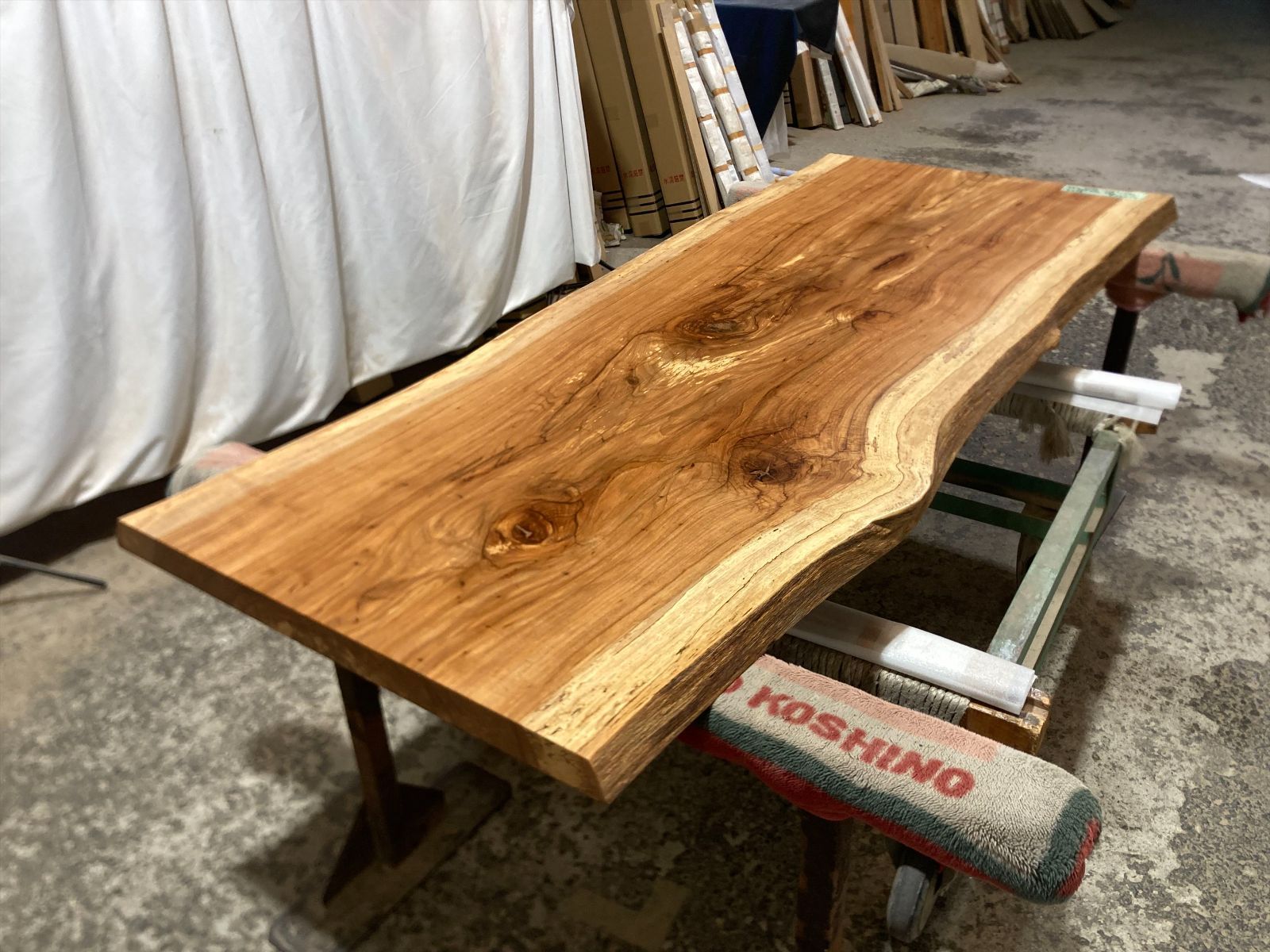 西洋トチ9259 一枚板無垢 乾燥材 1950ｘ780-730-680ｘ47mm 天板のみ スポルテッド 栃 トチの木 橡 センターテーブル ダイニングテーブル