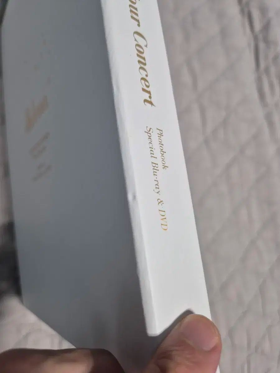 IU 10周年 コンサート ブルーレイ Blu-ray DVD アイユ新品未開封 IU - HEREH WORLD TOUR CONCERT 公式 Blu-ray 韓国盤 リージョン