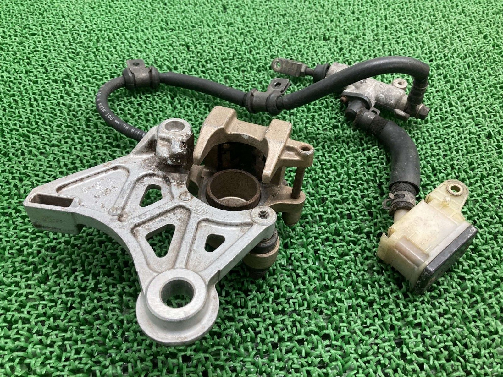 キャリパーサポート