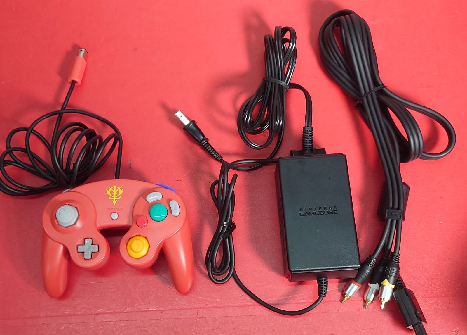 ゲームキューブ　シャア専用　本体 ニンテンドー ゲームキューブ シャア専用BOX - 限定版大好き！