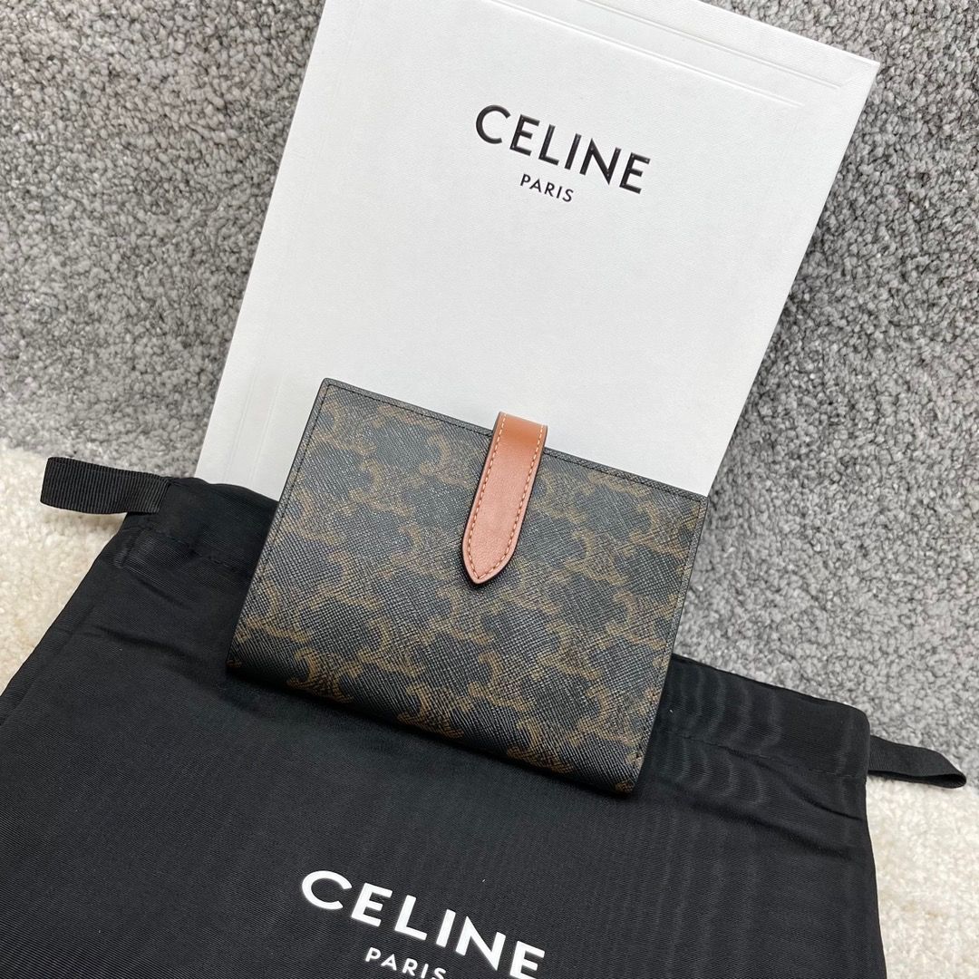 新品未使用 セリーヌ celine ミディアム タン ストラップウォレット トリオンフキャンバス ラムスキン 財布 レディース 送料無料 大人気 女性  新品 - メルカリ