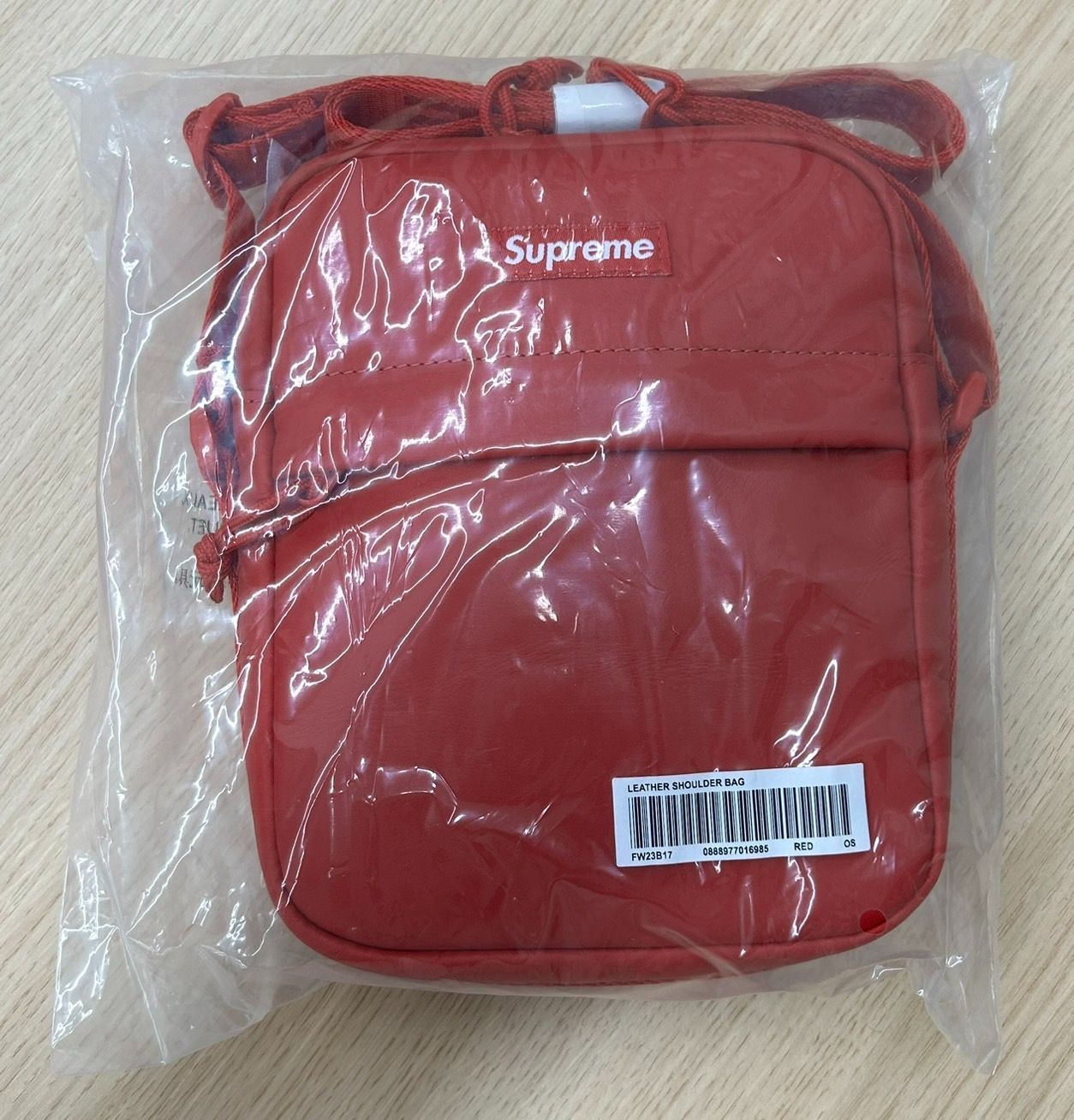 ショルダーバッグsupreme レザー　ショルダーバッグ　レッド