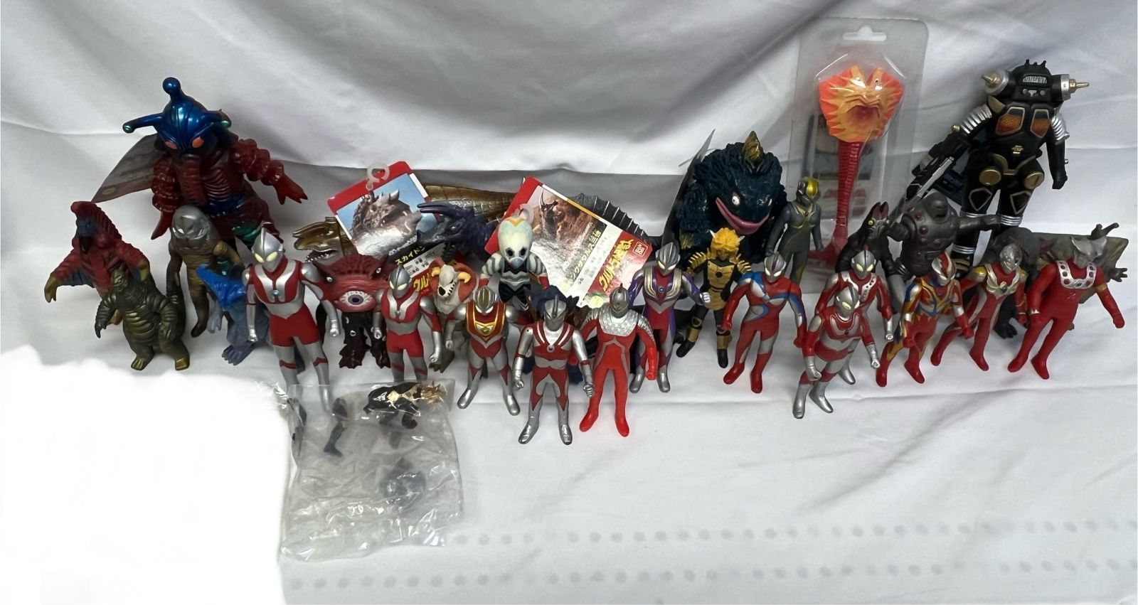 ウルトラ怪獣 ソフビ フィギュア 22個まとめ売り ウルトラマンソフビ 