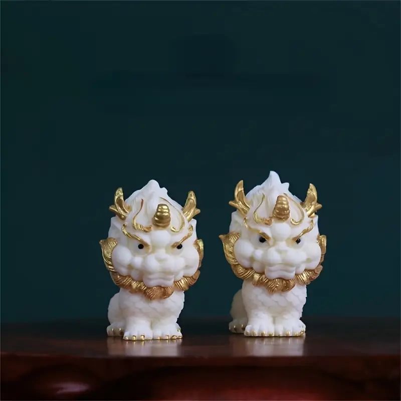 富と繁栄を象徴するアンティーク調の「一角獣＆財宝獅子」ミニ置物セット -