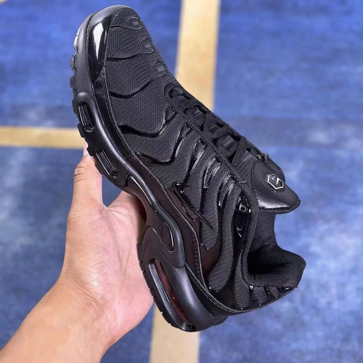 ナイキ エアマックスプラス トリプル ブラック NIKE AIR MAX PLUS TRIPLE BLACK - メルカリ