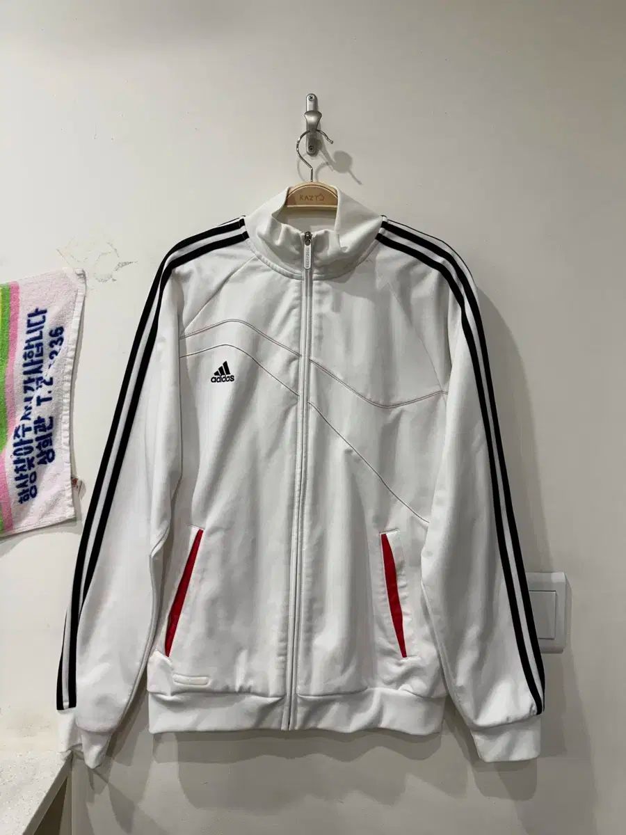 151 adidas アディダス ホワイトジャージ