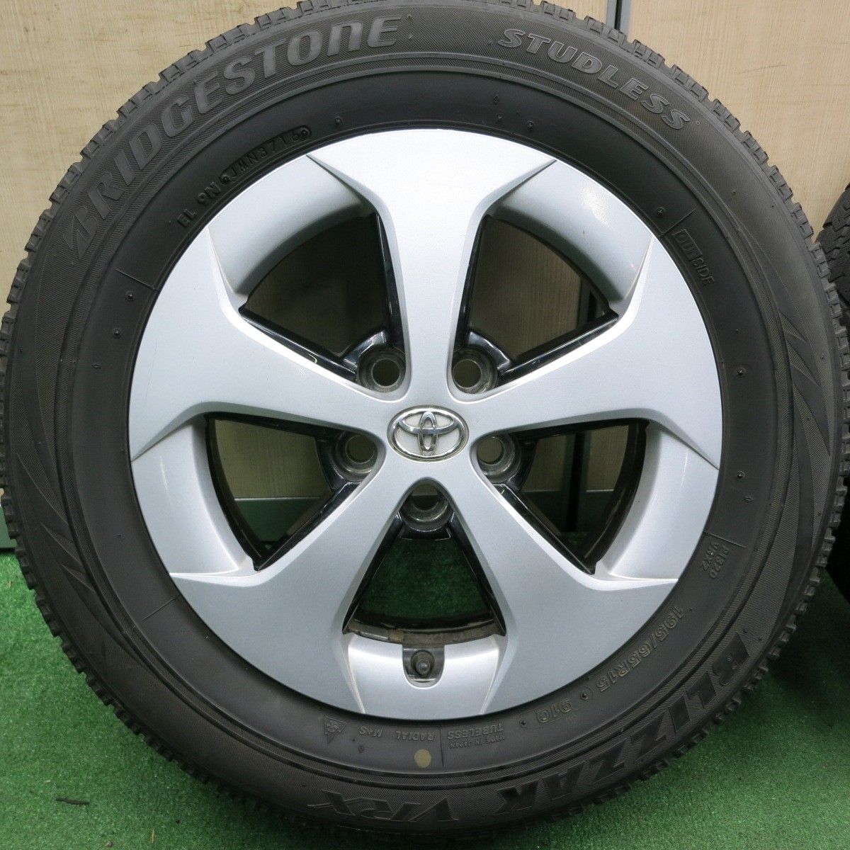 *送料無料* 4本価格★トヨタ 30系 プリウス 純正 195/65R15 スタッドレス ブリヂストン ブリザック VRX 15インチ PCD100/5H★4052202HAス