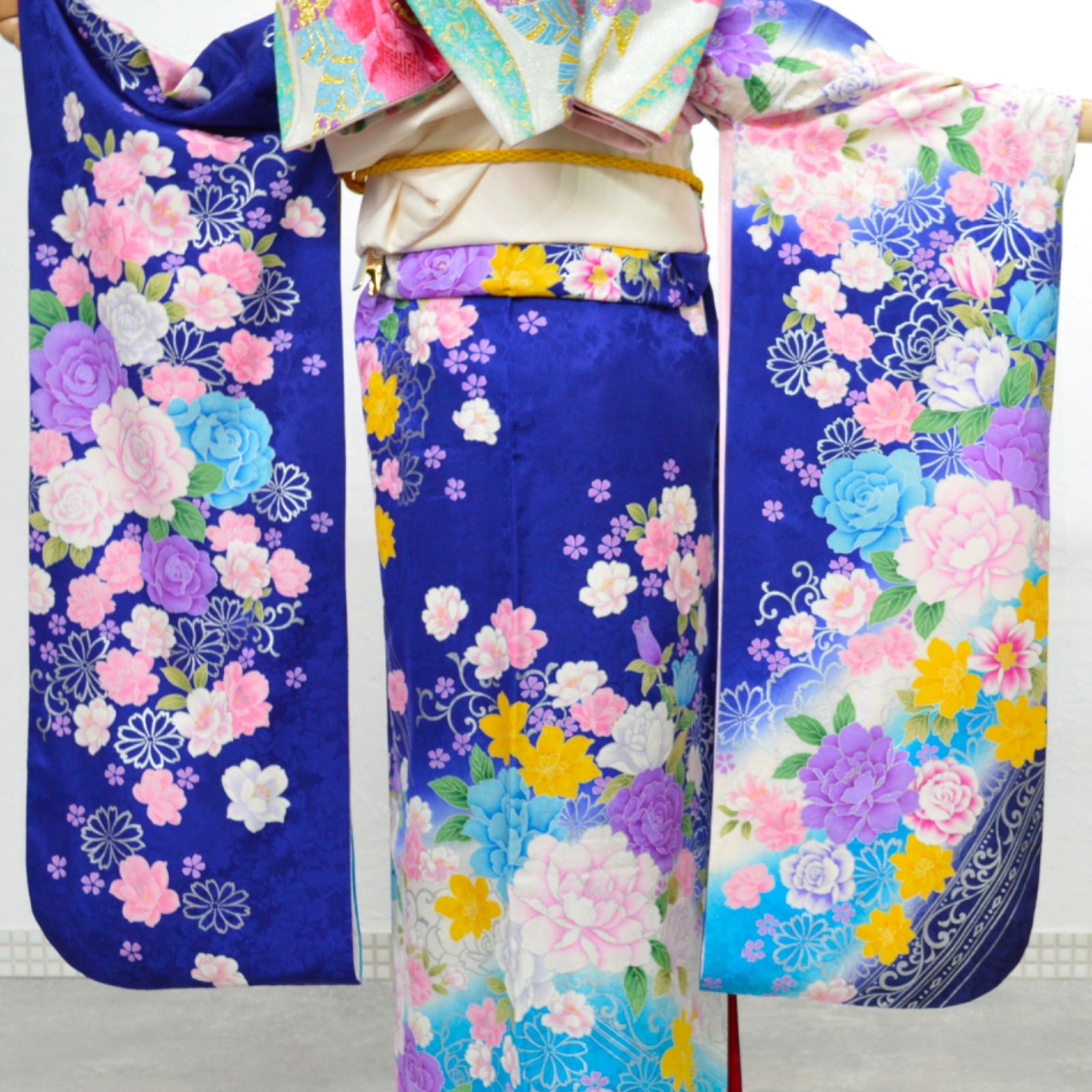振袖フルセット豪華6点サイズM〜L送料込み12800円扇面重ね花文　美品 正絹振袖 絞り 駒刺繍 扇流水花文 金彩 振袖セット 振袖フル