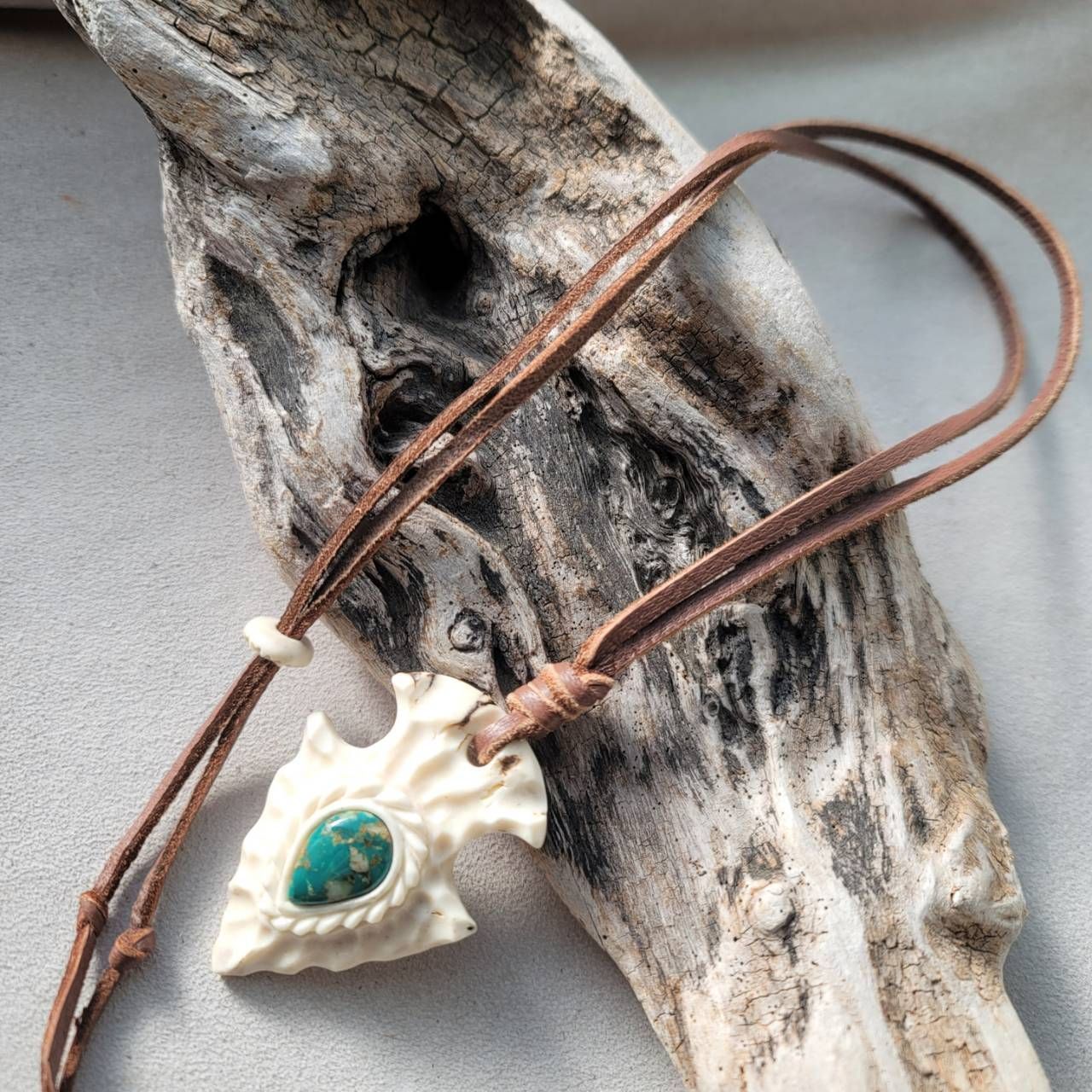 鹿革のポーチ チベタンターコイズの鹿角コンチョ 鹿革のポーチ  